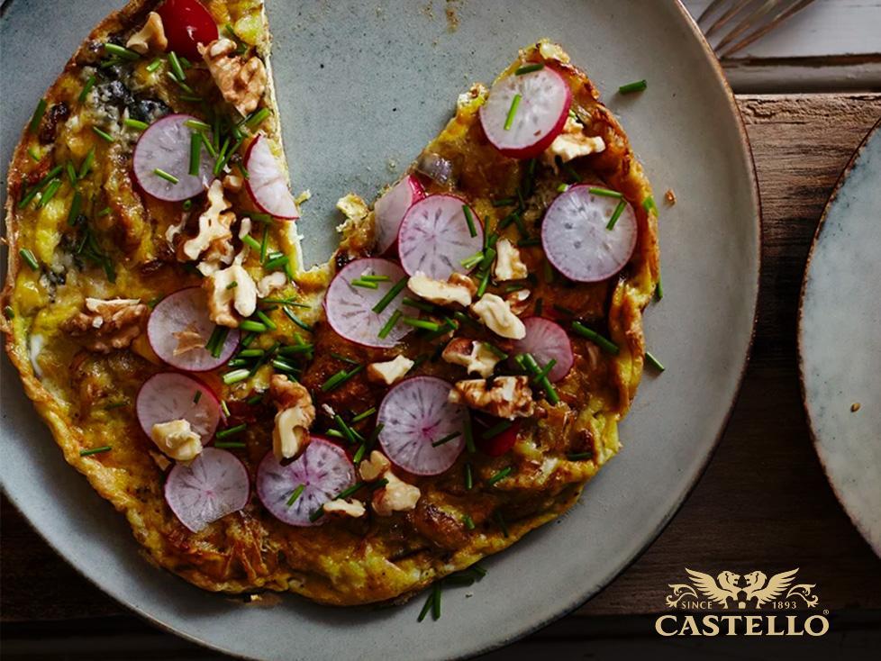 Фритата с картофи и синьо сирене Castello®