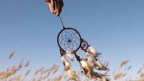 В света на астрологията концепцията за карма не е просто