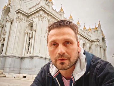 Най-хубаво си е при баба и дядо: Бебе Беатрис на гости при Сано (Снимка)