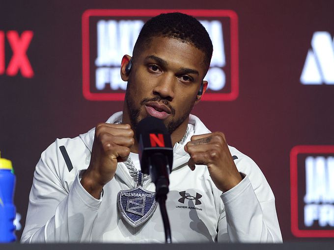 Край на мълчанието: Антъни Джошуа с първи думи и публикува снимка след катастрофата