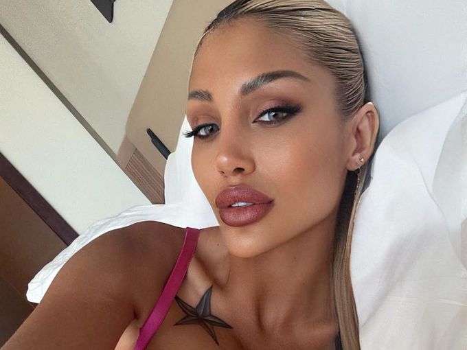 Джулиана Гани нажежи Египет! Туристи онемяха пред пищните ѝ форми (Снимки)