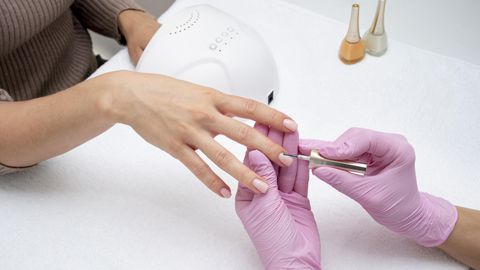 Пролетта започва неусетно с по мека светлина първите капки роса