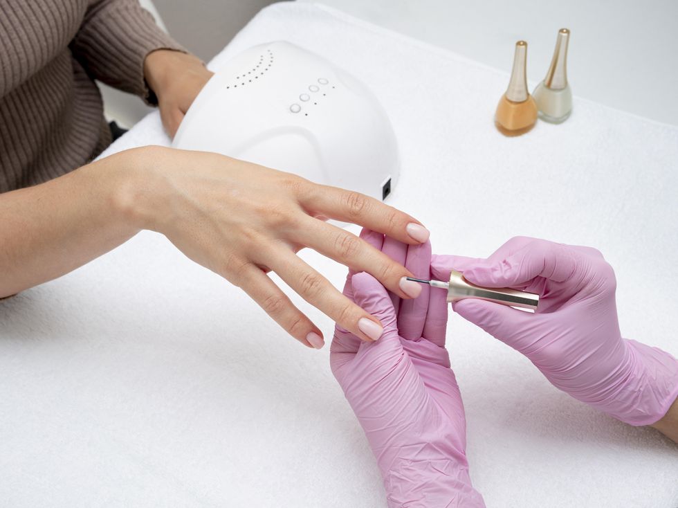 Паричен маникюр за март 2026: 7 идеи за дизайн и благоприятни дни според лунния календар