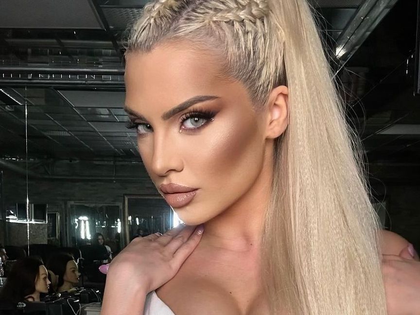 Ергенката Теа щяла да падне от дървo по време на секс
