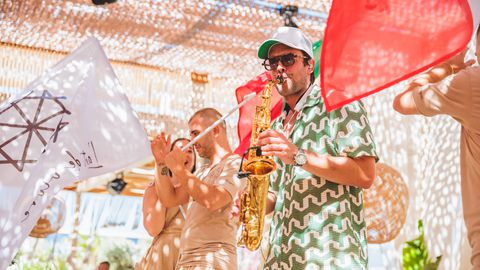 Аaron Sevilla и Sandy Sax пристигат на 9 август в