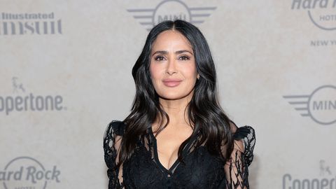 Салма Хайек отпразнува своя 59 и рожден ден по впечатляващ начин