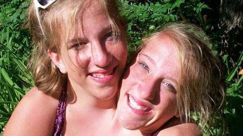 Сиамските близначки Аби и Британи Хенсел отново се озоваха в