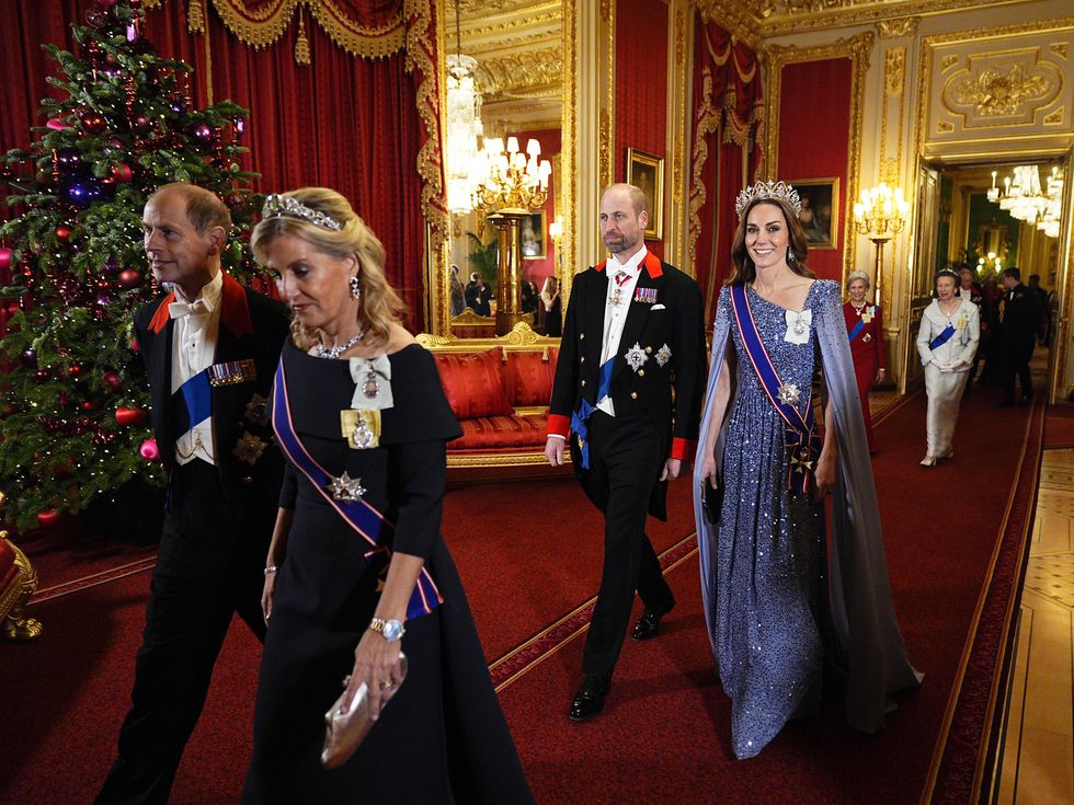 Кейт Мидълдън впечатли с изящна визия и кралска тиара