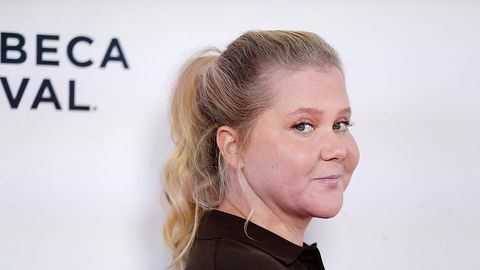 Актрисата и комедиантка Ейми Шумър претърпя драстична трансформация във външния