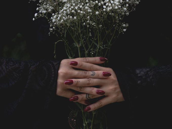 Силата е в теб: Топ 10 духовни ритуала за модерни вещици, които подхранват ума, тялото и енергията