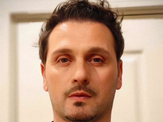 4 дни щастие: Александър Сано и Нели Атанасова показаха как се забавляват с малката си внучка