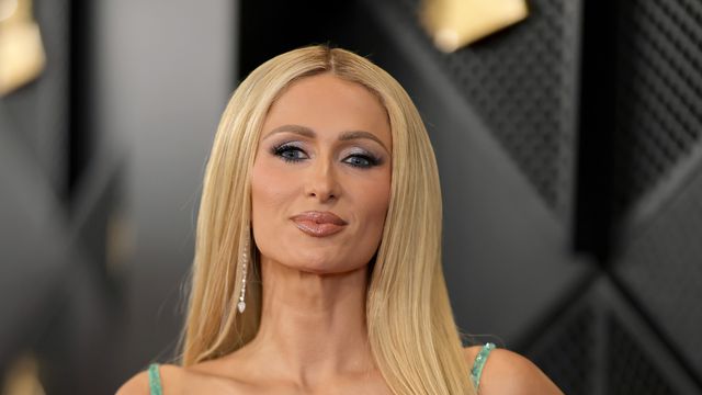 Пaрис Хилтyн в Reem Acra/Фото: Getty Images