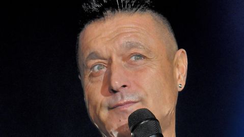 Георги Христов коментира музикалния продуцент Саня Армутлиева във Фейсбук профила