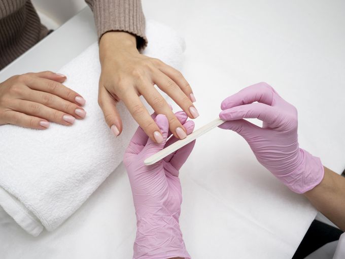 Модерна пролет: 5 идеи за къси нокти, които изглеждат скъпо