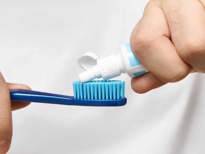 Пастата за зъби като неочакван помощник в домакинството