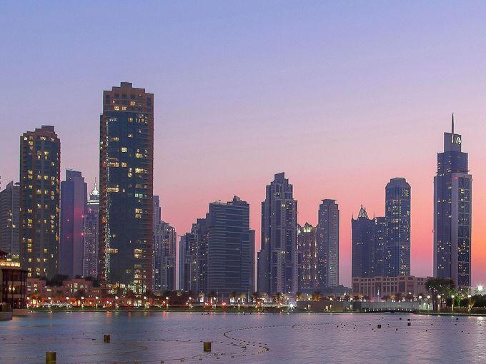 Бяхме в стаите си, когато чухме гърмежи: Редакторка на Гала блокирана в Дубай след атаките (Видео)