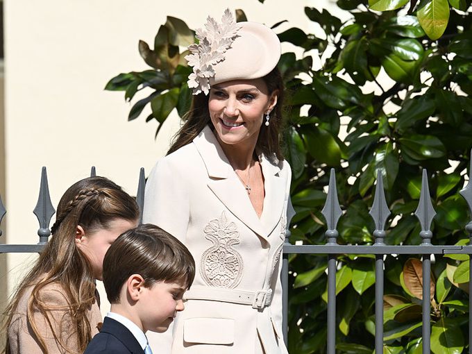 Принцесата се завърна: След диагнозата рак и 2 години отсъствие Кейт Мидълтън посрещна Великден в необичайна визия