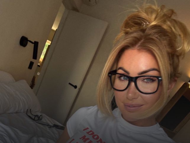 Звезда от OnlyFans ще се венчае за себе си с рокля за 20 000 долара