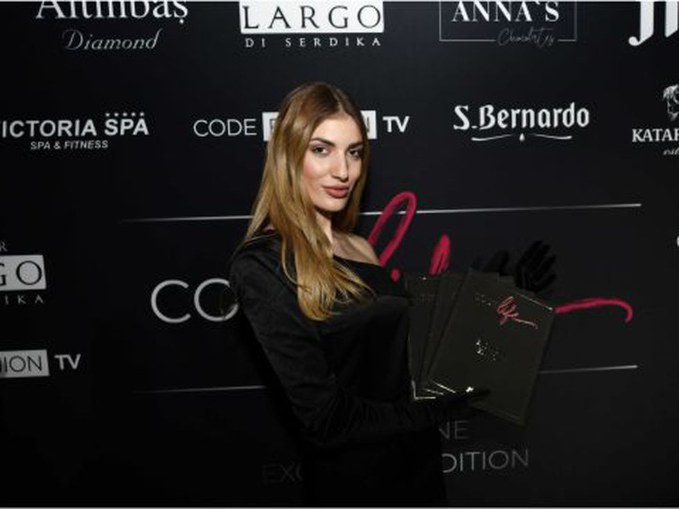 Първият брой на Code Life Magazine с единствена по рода си корица в България