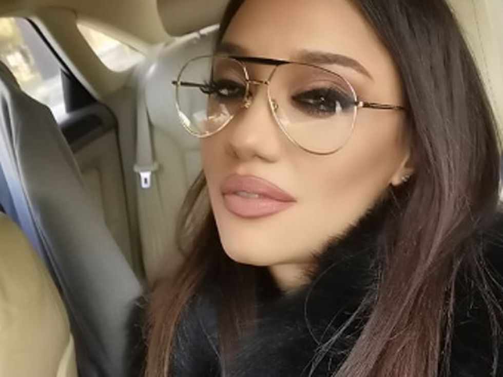 По-слаба и секси от всякога: Мария Илиева се щракна в уникална рокля и съобщи голяма новина (снимка)