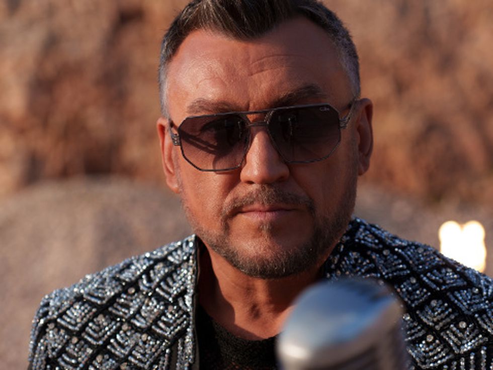 Любо Киров събира фенове и приятели за премиерата на видеото „Восъчен герой“ на живо