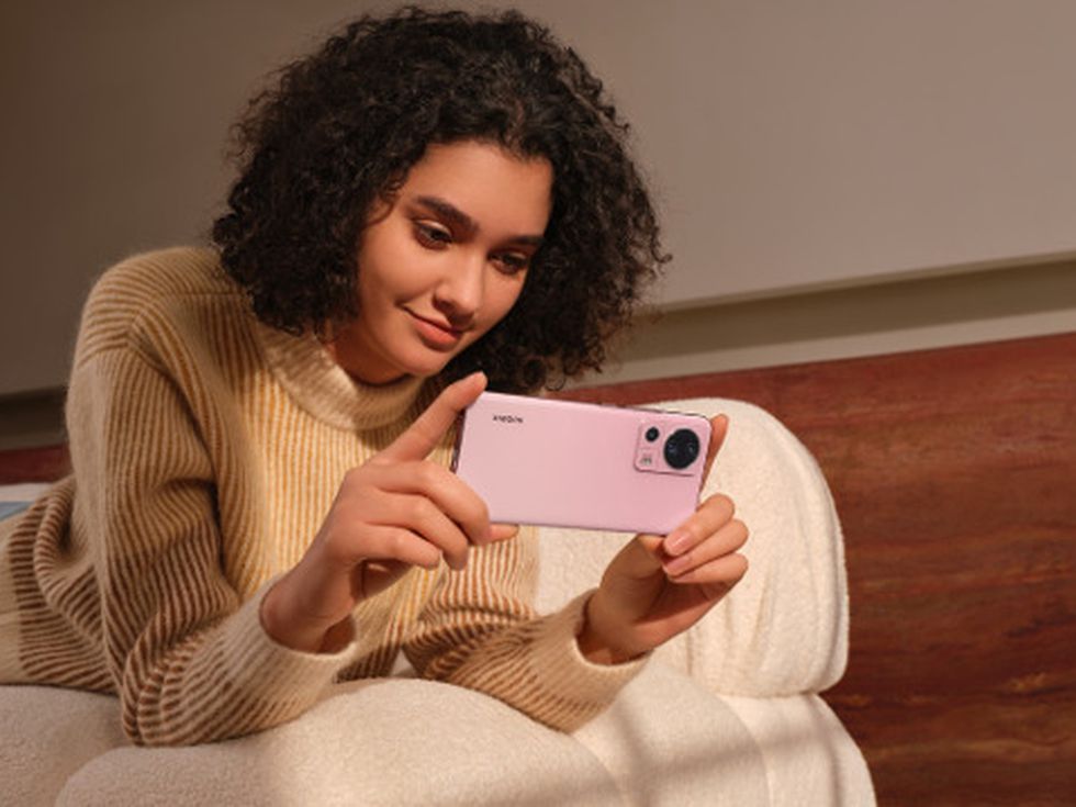 Елегантното бижу, което допълва стила ти – говорим си за Xiaomi 13 Lite