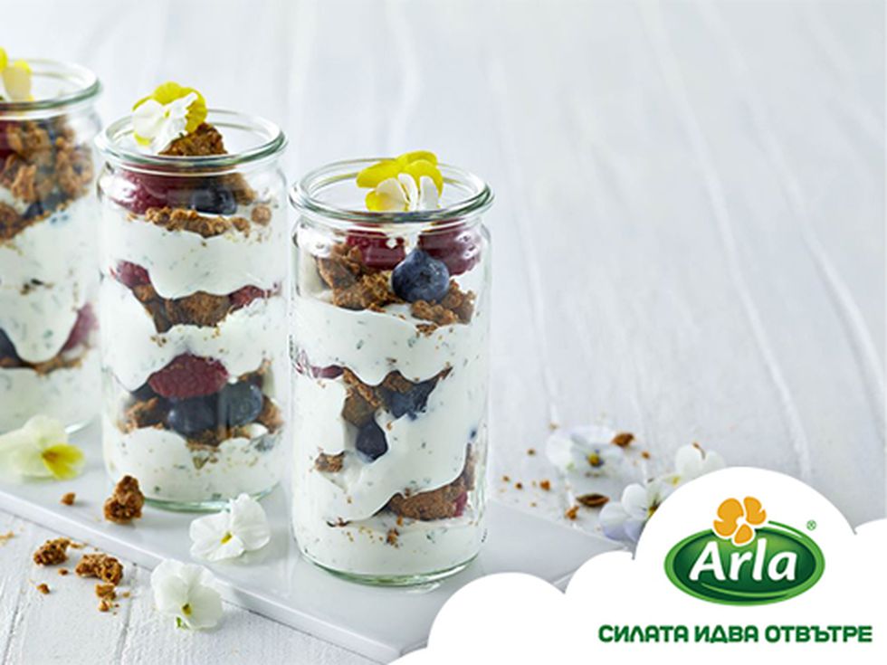 Мини трайфъли с горски плодове и гранола