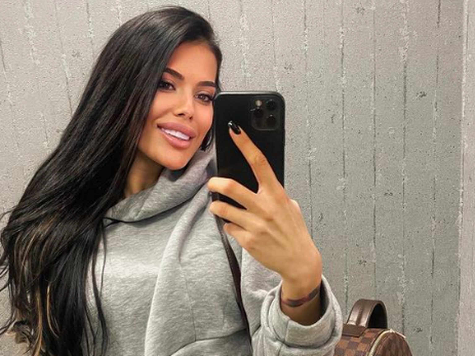Поли разкри какво ще направи, когато Благо ѝ изневери!