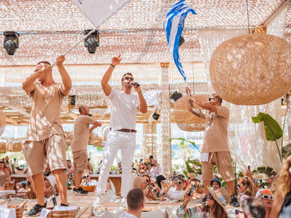 Гръцки звезди превръщат Слънчев бряг в Миконос