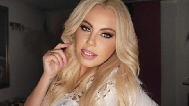 Камелия стана майка на 52, показа бебето (снимка) - Звезди - woman.bg