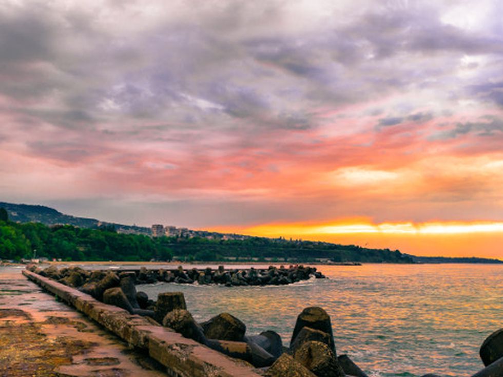 Накъде повече: Ето колко по-скъпо ще бъде българското море тази година