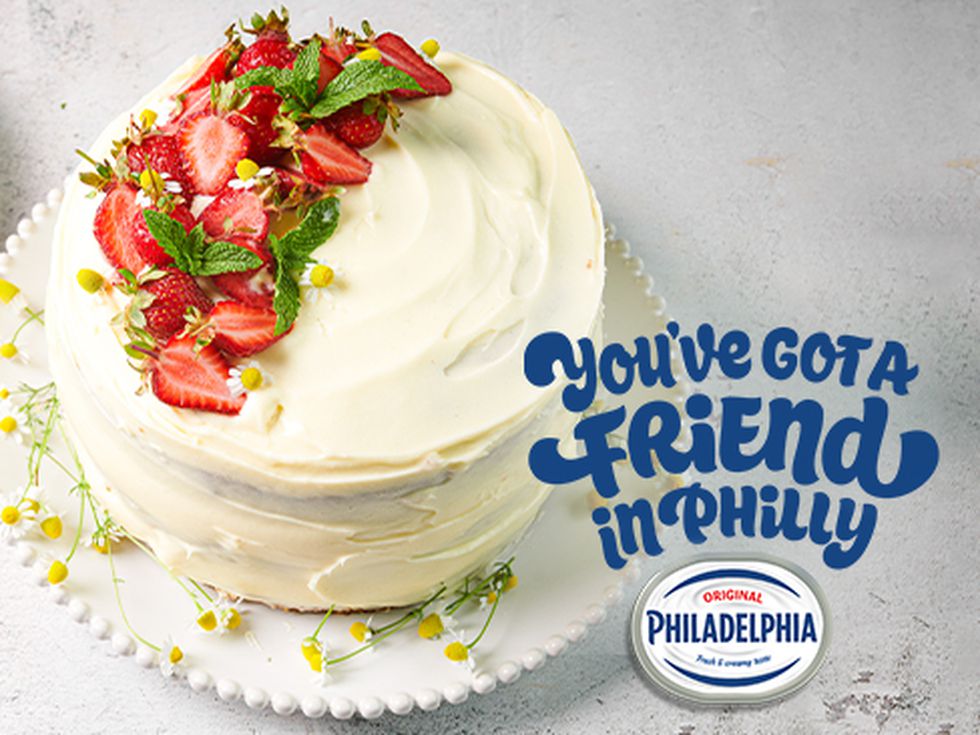 Морковена торта с ягоди и Philadelphia крем