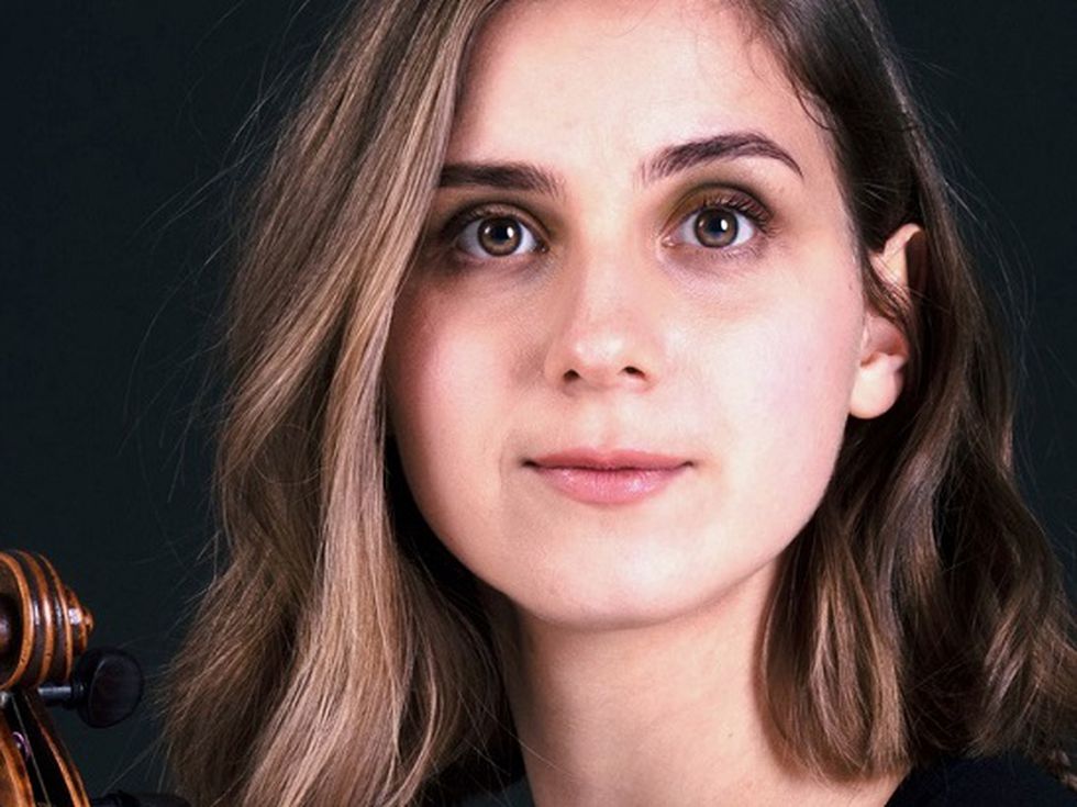 Изгряващата млада цигуларка София Проданова партнира на "Софийски солисти" в концерт на 19 април