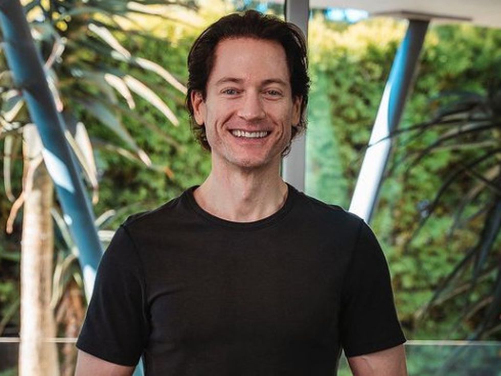 Милионер хвърля над 2 милиона долара, за да го подмладят