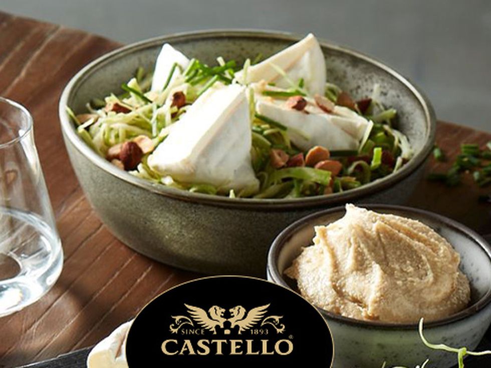 Салата с бри Castello и хумус