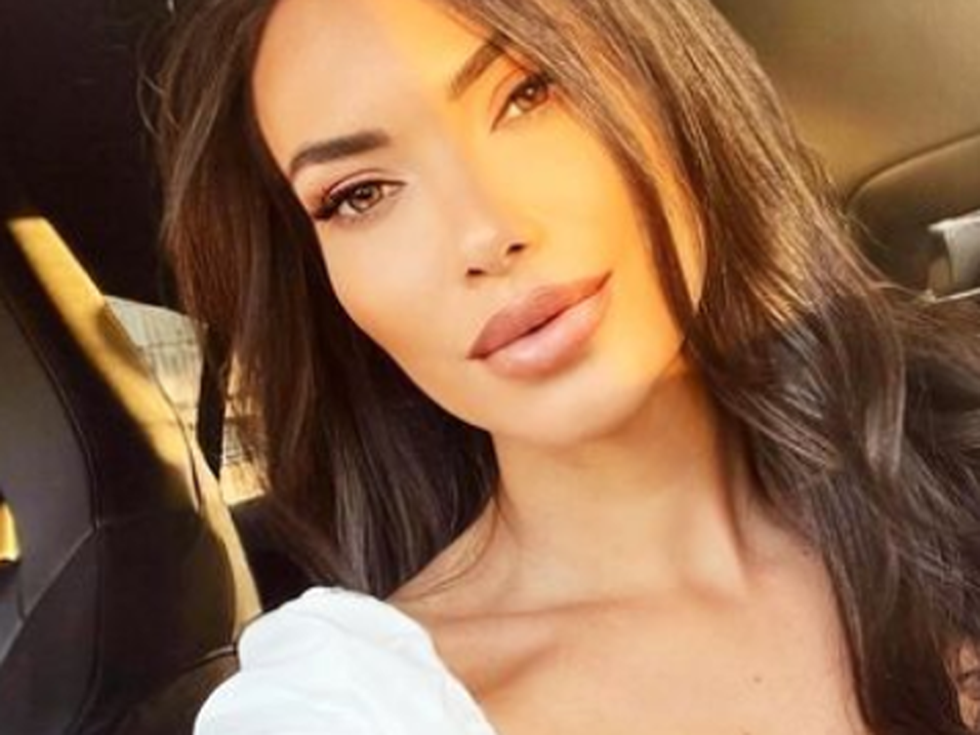 Красивата синоптичка Лора стана етърва на Жаси от "Сделка или не"