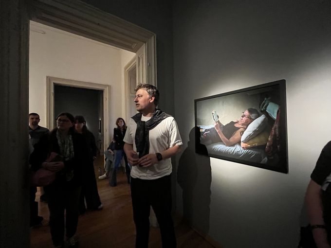Фотографски скандал: Карамазов в центъра на критики за проект с убийци
