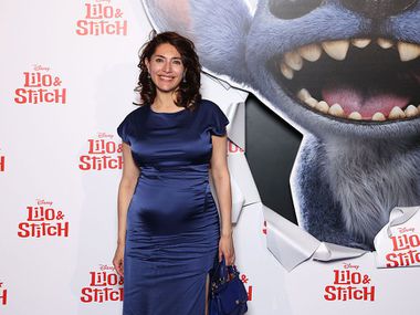 Момиче на Бонд стана мама на 47 г.