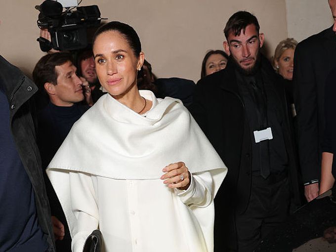 Меган в Париж: Двата впечатляващи тоалета на херцогинята за Balenciaga