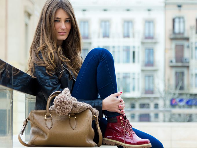 Стилът на зима 2025/2026 започва с тази чанта: Задължителна за всяка дама