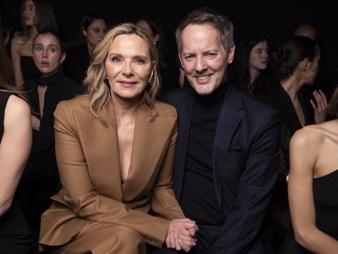 Ким Катрал се омъжи тайно в Лондон: Звездата от „Сексът и градът“ каза „да“ на Ръсел Томас