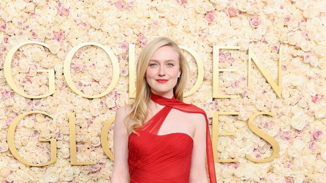 Дакота Фанинг във Versace; Снимка: Getty Images