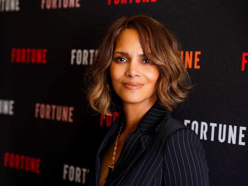 Любовта победи: Хали Бери се сгоди за приятеля си Ван Хънт, показа огромен пръстен (Видео)