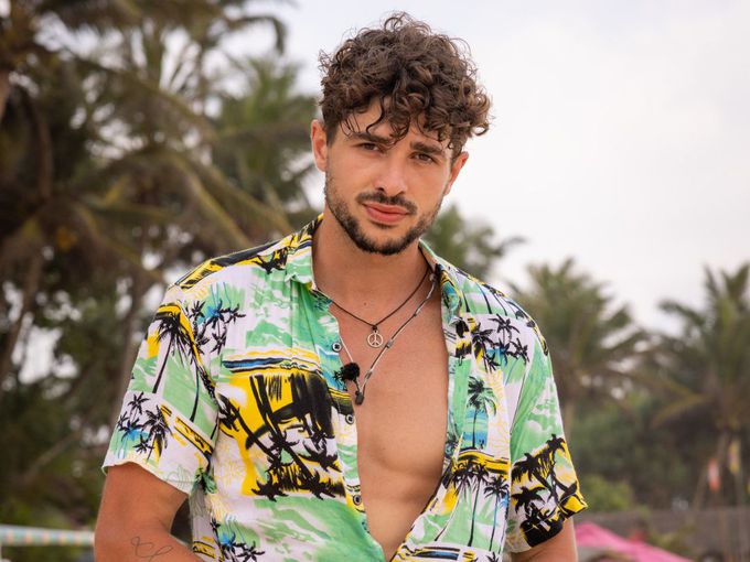 Любовен триъгълник в „Ергенът“, Михаела е лудо влюбена (Видео)