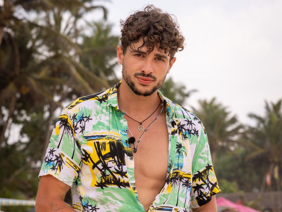 Любовен триъгълник в „Ергенът“, Михаела е лудо влюбена (Видео)