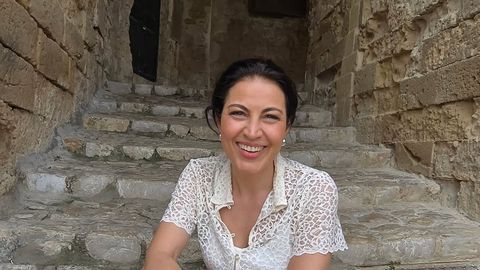 Деси Стоянова отпразнува 50 тия си с емоционално и впечатляващо тържество