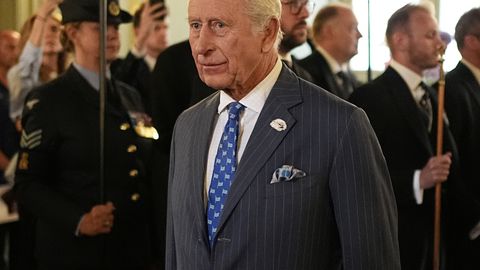 77 годишният монарх Чарлз III отказва да намали темпото въпреки че