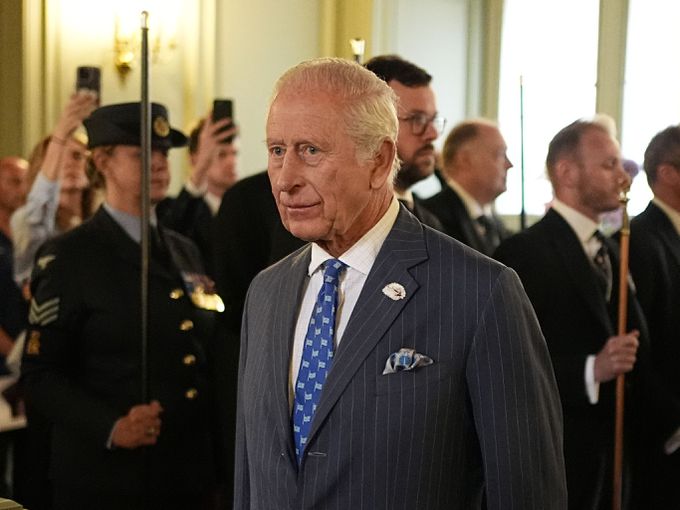 Лекарите притеснени: Крал Чарлз III е на ръба, Камила е единственото му спасение