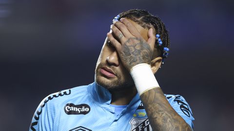 Запален по футбола милиардер завеща цялото си състояние от 1