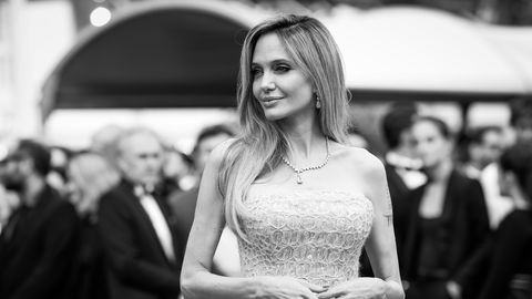 Анджелина Джоли доказа че може да изглежда зашеметяващо с всякаква